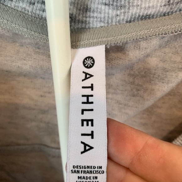 Athleta Serenity Sweatshirt‎ tee. Worn 2-3x - Picture 3 of 5
